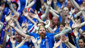Beeindruckten mit ihren Emotionen und lauten Fangesängen bei der EM: Die isländischen Fans. Foto: Getty