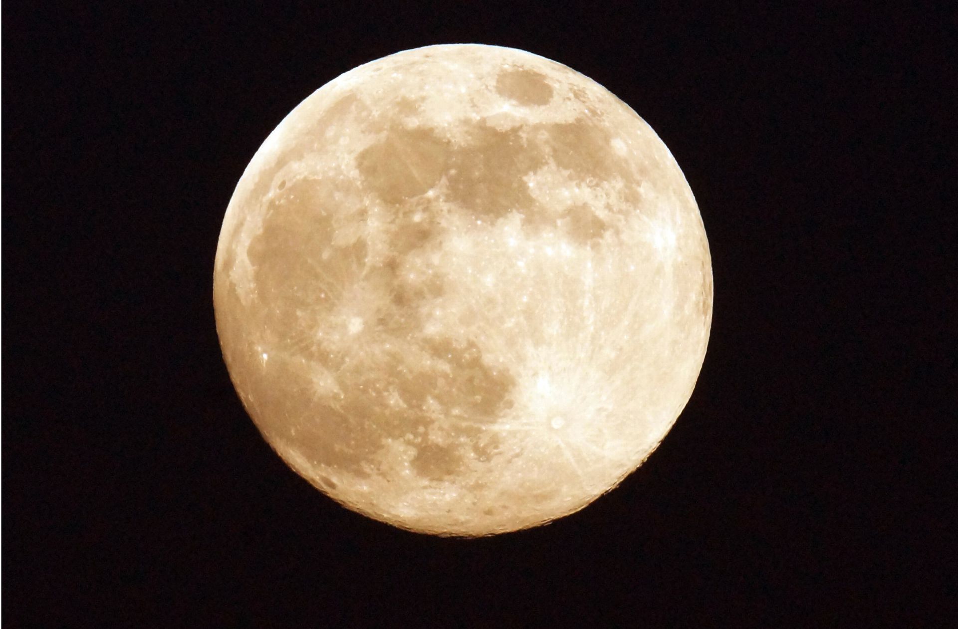 Голубая Луна близь земли. Ферст затмение. Тесто по луне