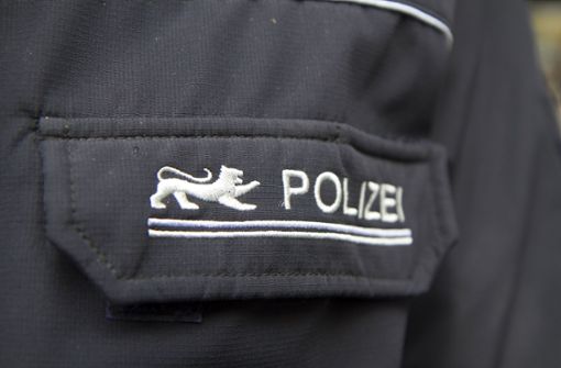 Die 17-Jährige bedrohte die Polizisten mit einer Schere. Foto: Eibner/Fleig