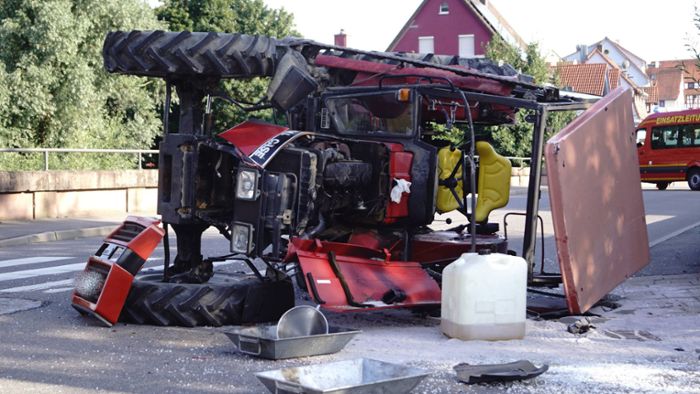 Zwei junge Menschen bei Traktor-Unfall verletzt