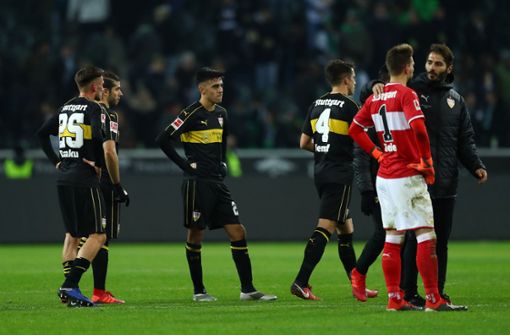 Frust und Enttäuschung bei den Spielern des VfB Stuttgart nach dem 0:3 gegen Borussia Mönchengladbach. Foto: Bongarts
