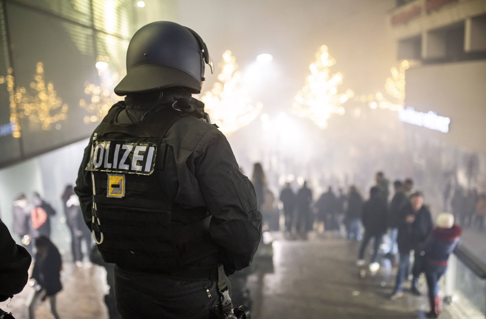 Silvester In Baden W rttemberg Polizisten Mit Feuerwerksk rpern 