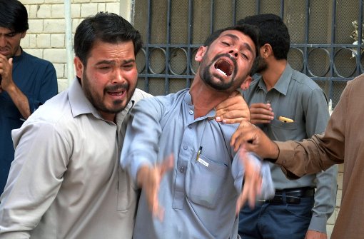 Bei einem Bombenanschlag vor einer Klinik in Quetta sind viele Menschen ums Leben gekommen Foto: AFP