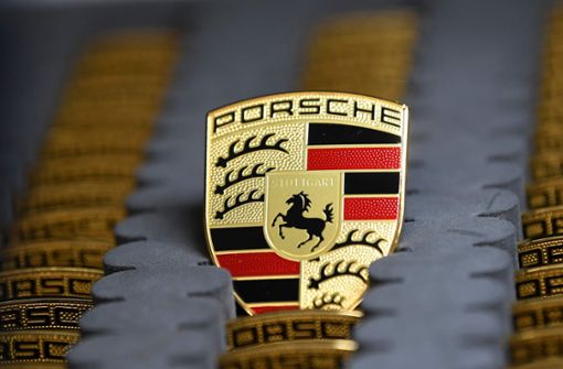 Der Stuttgarter Autobauer Porsche zahlt traditionell hohe Mitarbeiterprämien. Foto: AFP/THOMAS KIENZLE