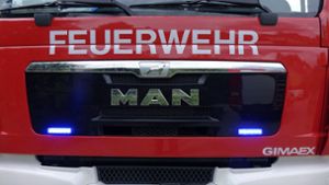 Auto rast Feuerwehrfahrzeug hinterher – Polizei sucht Zeugen