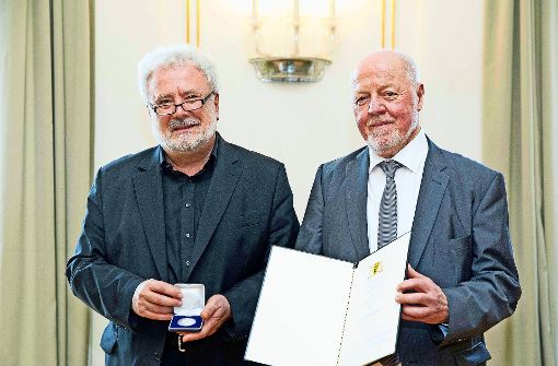 Klaus-Peter Murawski (links) und Martin Hechinger bei der Verleihung. Foto: Uli Regenscheit (z)