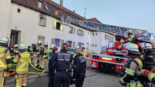 In Ditzingen ist es zu einem Gebäudebrand gekommen. Foto: Andreas Rosar/Fotoagentur-Stuttgart
