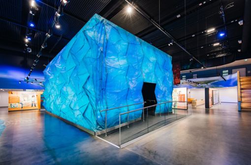 Ein blau leuchtender Gletscher entführt die Besucher in das Jahr 2100. Foto: offen-blen.de