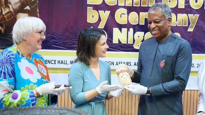 Annalena Baerbock übergibt Benin-Bronzen in Nigeria