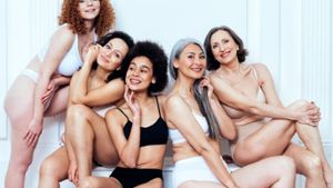 Zeitlose Farben, Formen und Schnitte: Die Lingerie-Trends 2024 entdecken die Weiblichkeit wieder für sich. Foto: oneinchpunch/Shutterstock