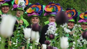 Zehntausende Blumen, prächtige Gärten und Spielwiesen direkt an der Donau: In Sigmaringen ist am Samstag die Gartenschau eröffnet worden. 200.000 Besucher werden bis zum 15. September erwartet.  Foto: dpa