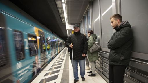 Torsten Steimle bekommt außerhalb des Bahnhofsgeländes  von der Bahn keine Unterstützung mehr. Foto: Lichtgut/Piechowski