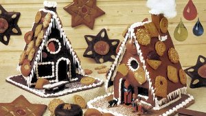 Weihnachtliches Hexenhaus, gebaut mit Honigkuchen und Spritzguss. Foto: MeisterMarken