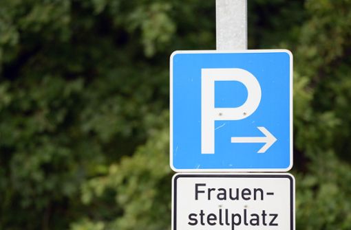 Nur ein Hinweis, kein Gebot: Frauenparkplätze im öffentlichen Raum Foto: dpa-Zentralbild