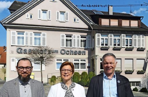 Timo Lutz, Renate Schick und Friedrich Schick (von links) freuen sich über die Foto: Werner Kuhnle