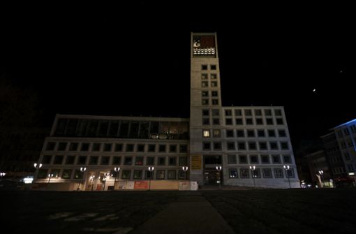 Licht aus am Rathaus in der Earth Hour: Stuttgart hat sich beim Klimaschutz ehrgeizige Ziele gesetzt Foto: Lichtgut/Julian Rettig