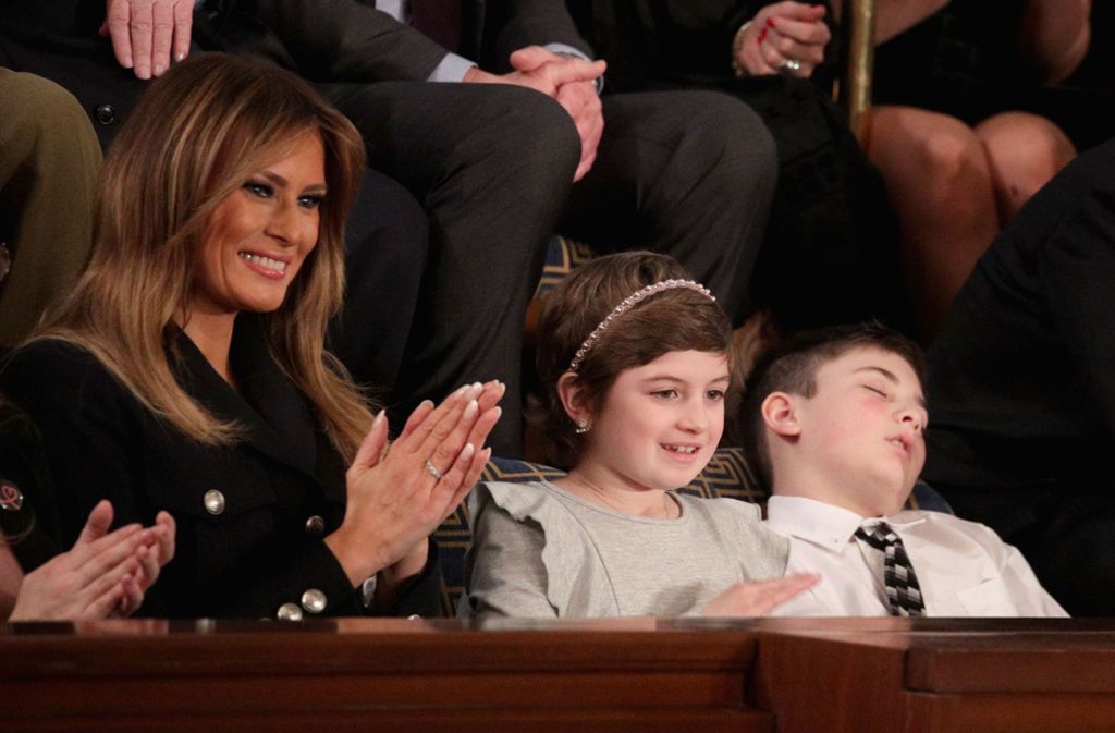 Ehrenplatz neben First Lady Melania Trump – doch auch sie konnte den elfjährigen Joshua Trump nicht wach halten.