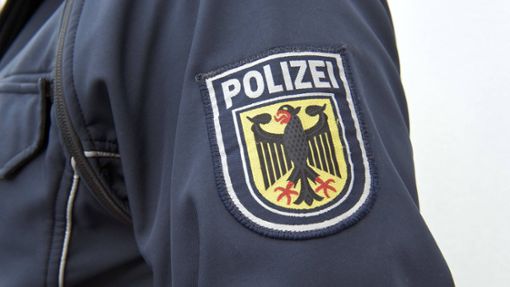 Die zuständige Bundespolizei ermittelt gegen die beiden Männer. (Symbolfoto) Foto: IMAGO/Achim Duwentäster