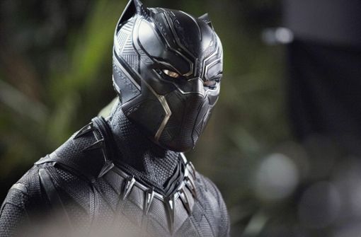 Chadwick Boseman in der  Maske des Superhelden Black Panther: Ganz schön grimmig Foto: Disney