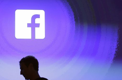 Bisher hat sich Facebook-Chef Mark Zuckerberg kaum zu dem neuesten Datenskandal geäußert. Wenn er nicht sofort handelt, könnte ein Vertrauensverlust den Konzern dauerhaft beschädigen. Foto: AP