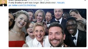 Ellen DeGeneres bringt Stars zu fast allem: Auch zu einem Oscar-Selfie, das auf Twitter alle Rekorde bricht. Foto: twitter.com/TheEllenShow