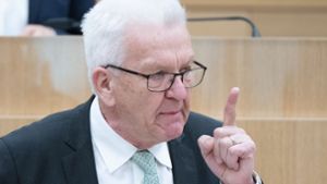 Ministerpräsident Winfried Kretschmann – im Landtag hat er erklärt,  wie es mit den Coronaregeln  in den kommenden Wochen weiter gehen wird. (Archivbild) Foto: dpa/Bernd Weißbrod