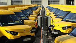 Immer mehr gelbe Streetscooter mit Elektroantrieb sind für die Post und DHL unterwegs. Foto: dpa