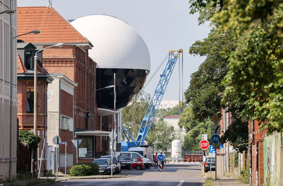 In Leipzig ist ein Ufo gelandet: die „Niemeyer Sphere“ auf dem Geländes des traditionsreichen Kranbauers Kirow.