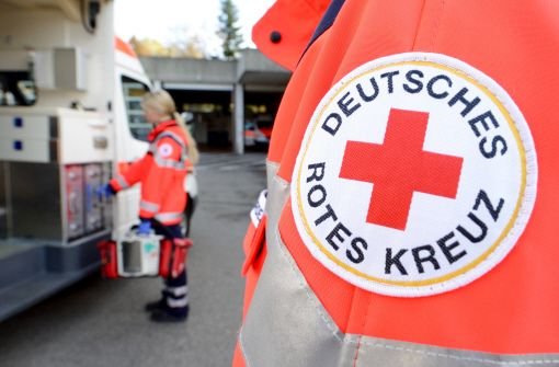 Tragisches Unglück in Filderstadt: Ein einjähriger Junge krabbelt hinter ein rückwärtsfahrendes Auto und wird tödlich verletzt. Foto: dpa/Symbolbild