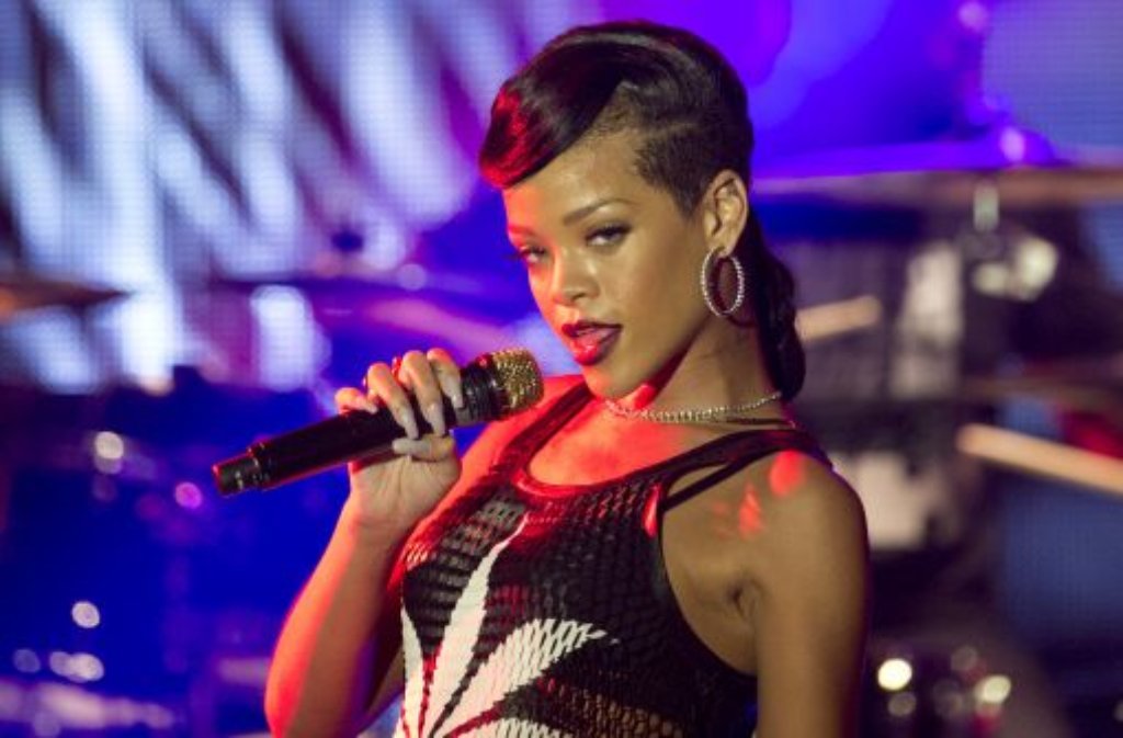 Rihanna stand im Berliner ewerk auf der Bühne.