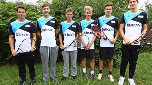 Die Tennis-Junioren des TC Gerlingen präsentieren stolz ihre neuen Trikots Foto:  