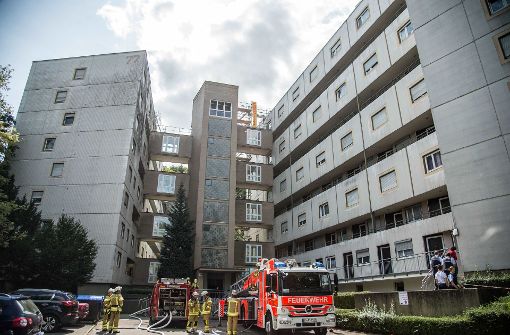 Die Feuerwehr kann den Brand in Esslingen schnell löschen. Foto: SDMG