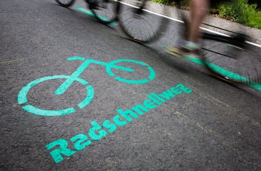 Die Regierung hat viele Fördermittel für einen klimafreundlicheren Verkehr vergeben, etwa für den Radschnellweg von Böblingen nach Stuttgart. Foto: dpa/Christoph Schmidt