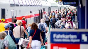 Die Deutsche Bahn erhöht im Dezember ihre Preise im Fernverkehr. Foto: dpa/Hauke-Christian Dittrich