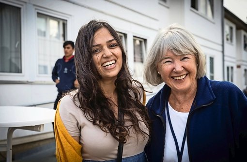 Diana Dib (links) und Suse Baur haben sich im Flüchtlingsheim Heumaden kennen und schätzen gelernt Foto: Lg/Zweygarth