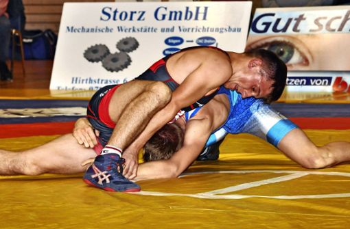 RSV-Athlet Piotr Kuszerski (links) siegte gegen den Weilimdorfer Paul Laible souverän nach Punkten. Foto: privat