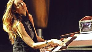 Jazzmusikerin Barbara Dennerlein fand es verlockend, die  frisch renovierte Vaihinger Orgel zu einem Auftritt zu nutzen. Foto: z/Dennerlein