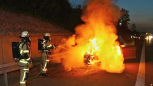 SUV brennt lichterloh auf der A 81