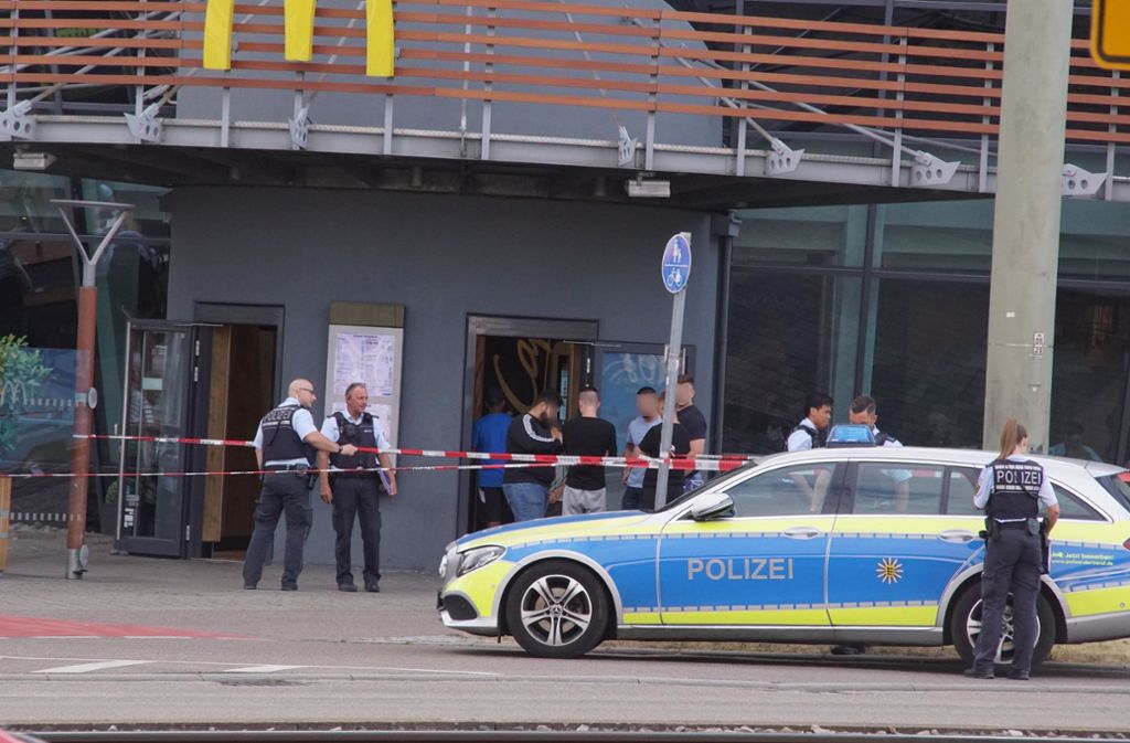 Ein Streit zwischen zwei Männern eskalierte in einem Schnellrestaurant in Stuttgart-Feuerbach. Foto: Andreas Rosar Fotoagentur-Stuttg