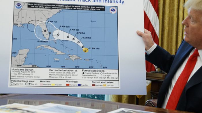 US-Präsident verwirrt mit falscher Karte des Hurrikans „Dorian“
