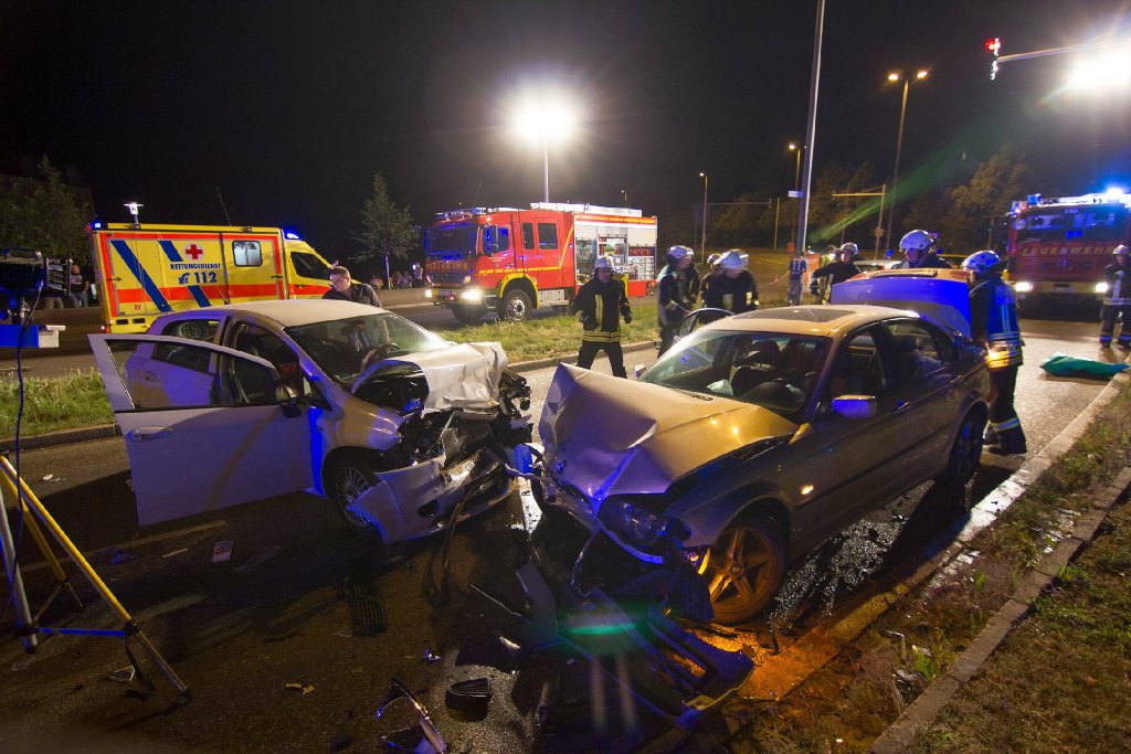 Bei einem Unfall sind am Sonntagabend in Ludwigsburg vier Menschen verletzt worden.