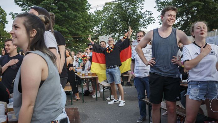 Gemeinsam und ohne Masken – so fieberten Fans mit der DFB-Elf mit