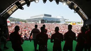 VfB Stuttgart, Tag des Brustrings, Vorstellung der Mannschaft: Die Fans kommen in Scharen Foto: Baumann