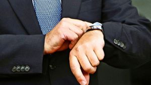 Was trägt der gut situierte Herr am Handgelenk? Das interessiert mitunter auch Trickdiebinnen. Foto: dpa