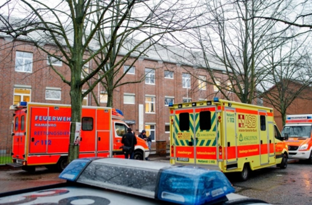 In hamburg sind in Bahrenfeld durch einen abgebrochenen Teil eines Baumes mehrere Kinder verletzt worden.