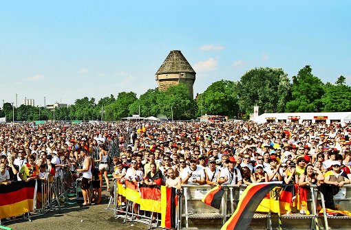 Fußball-Weltmeisterschaft 2010: auf der  Heilbronner Theresienwiese  sehen  Tausende den Sieg Deutschlands gegen Argentinien Foto: HMG