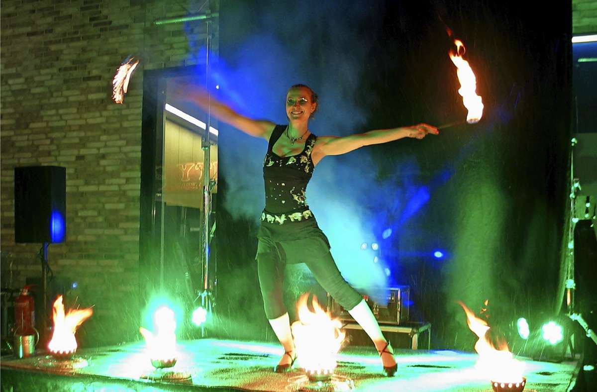 Blickfang bei der Feuerbacher Kulturnacht: Dancing on Fire Foto: Susanne Müller-Baji