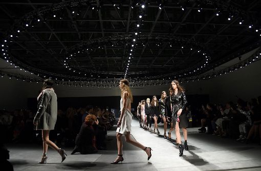 Versace-Modenschau bei den letzten Frühjahrschauen in Mailand 2016. Foto: ANSA