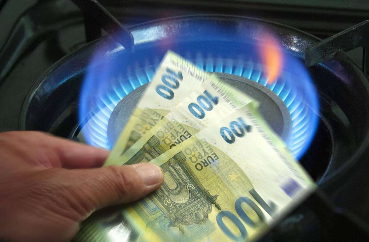 Pensionierten Beamten winkt die 300-Euro-Energiepauschale. Foto: IMAGO//IMAGO/Malte Ossowski / SVEN SIMON