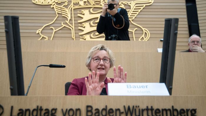 Wissenschaftsministerin Bauer kritisiert Vorwürfe